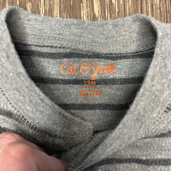 Cat & Jack Boys Gray Striped Kids Henley Shirt size 12 months - Picture 4 of 5